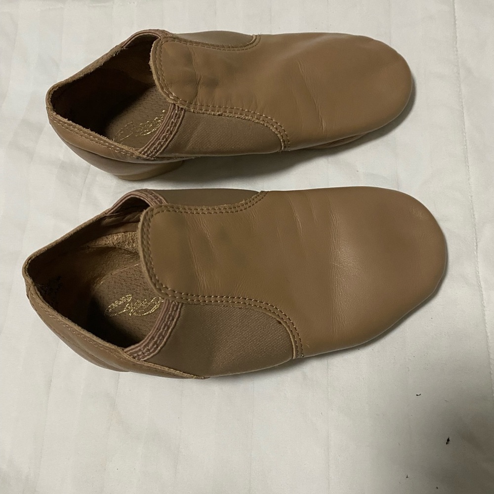 Capezio jazz slip on